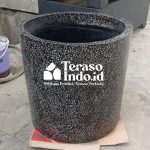 pot teraso hitam putih